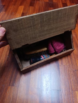 Limpiabotas madera vintage antiguo