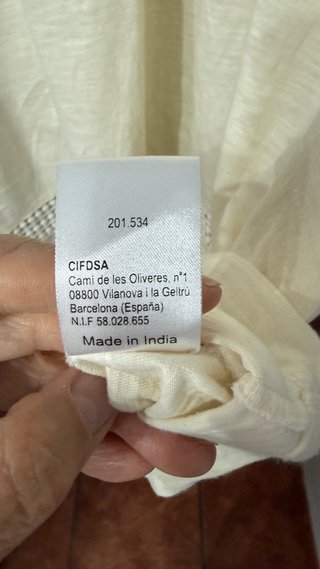 Blusa Beige con Detalles de Crochet