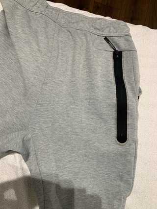 Pantalón Nike Tech Gris