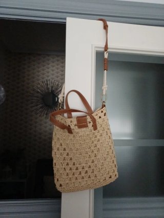 Bolso de crochet beige y marrón