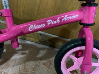 Bicicleta de equilibrio Chico Pink Arrow