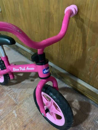Bicicleta de equilibrio Chico Pink Arrow