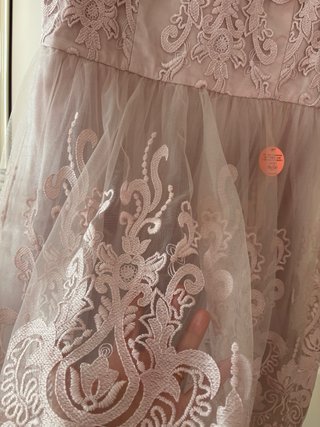 Vestido Chi Chi London rosa con etiqueta