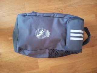 Bolsa deportiva Adidas gris . Real Madrid