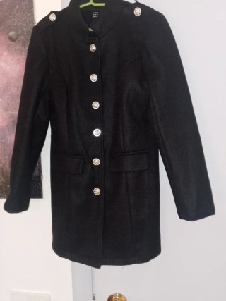Chaqueta Negra Shein con Botones Plateados
