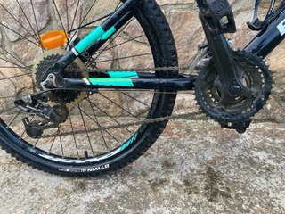 Bicicleta Btwin Rockrider 700 de 24” Negro/Verde