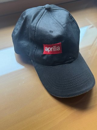 Gorra Aprilia Negra