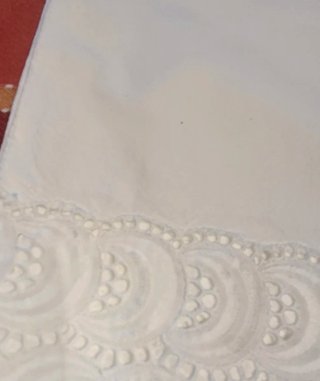 Funda de Almohada Antigua con Bordado