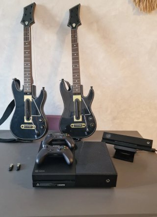 Xbox One, 2 Controll., Kinect, Giochi, 2 Chitarre