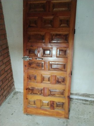 Puerta madera maciza exterior