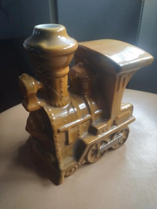 Cenicero con forma de tren
