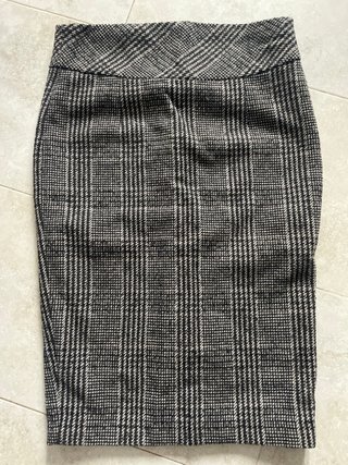 Falda de cuadros gris y blanco