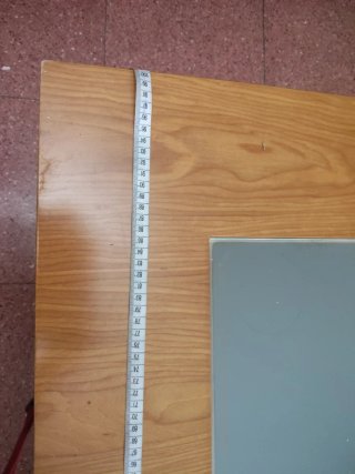 Mesa de centro baja de madera y cristal
