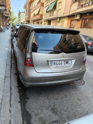 Mitsubishi Grandis 2006