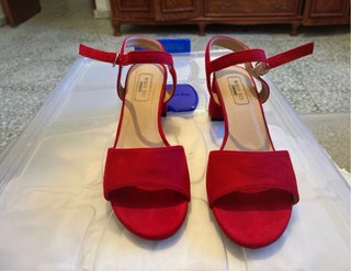 Sandalias Rojas de Tacón Bajo