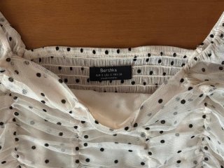 Top Bershka lunares manga abullonada