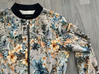 Chaqueta Zara Estampada Flores Talla M