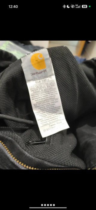Chaqueta Carhartt Negra con Capucha