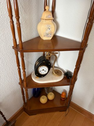 Estantería Esquinera de Madera