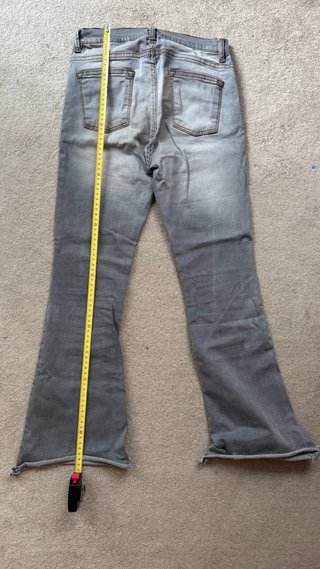 Pantalones vaqueros flare grises talla 36