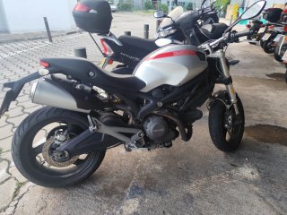 Ducati Monster 696 Plata/Roja