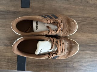 Zapatillas Adidas Marrones y Negras