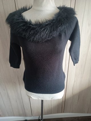 Zara.Jersey con pelo en el cuello. Talla M.