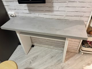 Mesa auxiliar cocina gris y blanca