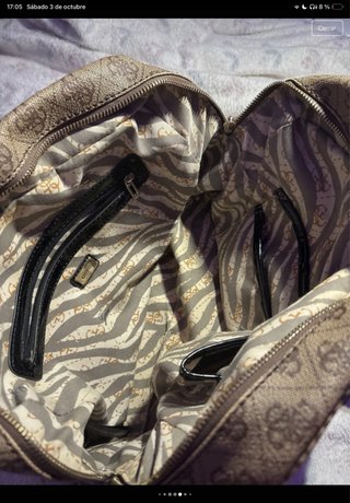 Bolso Guess original estampado y tachuelas