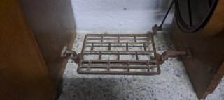 Máquina de Coser Antigua con Mueble