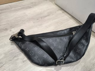 Riñonera Louis Vuitton Negra y Gris