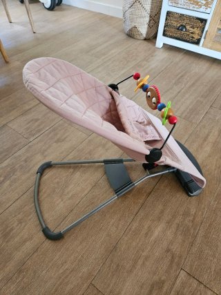 Mecedora Babybjorn con juguete