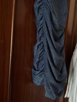 Vestido azul brillante