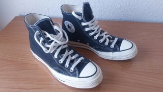 Tenis Converse Clásicos de caña alta.