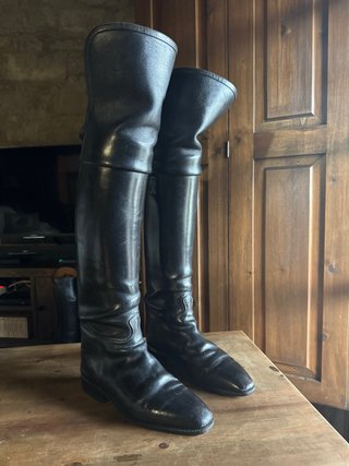 Botas altas de piel negras alemanas