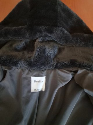 Chaqueta de pelo Bershka negra talla L