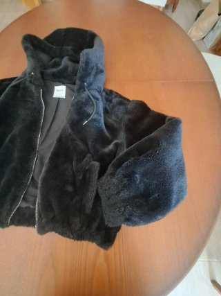Chaqueta de pelo Bershka negra talla L