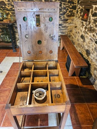 Juego de la Rana en madera de castaño.