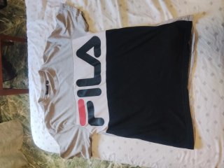 Varias camisetas y pantalones.todo en buen estado