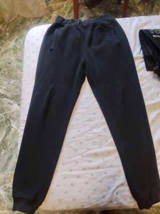 Varias camisetas y pantalones.todo en buen estado