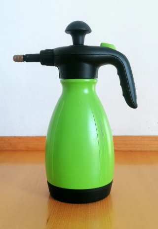 Spruzzatore a pressione manuale