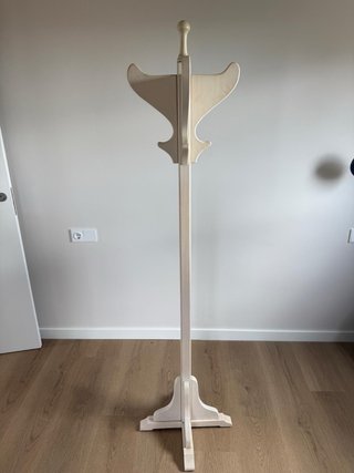 Perchero de Pie de Madera