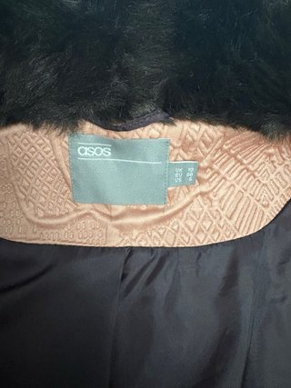 Chaqueta rosa con cuello de pelo asos