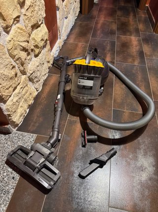Aspirapolvere Dyson DC 37 con accessori