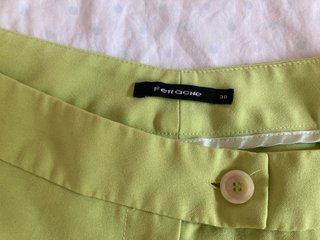 Pantalones verdes acampanados