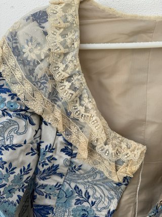 Traje de Fallera azul y plata.