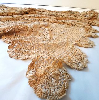 Grande telo realizzato a mano all'uncinetto '70