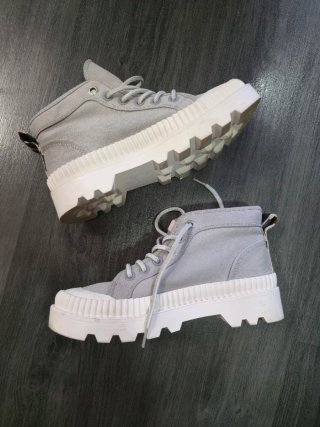 Botas Pepe Jeans grises y blancas