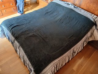 Mantón de Manila negro con flecos antiguo