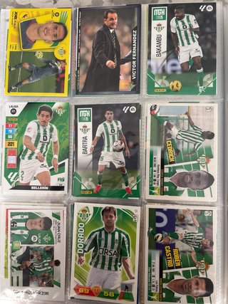 LOTE 2 — 54 CROMOS DEL BETIS